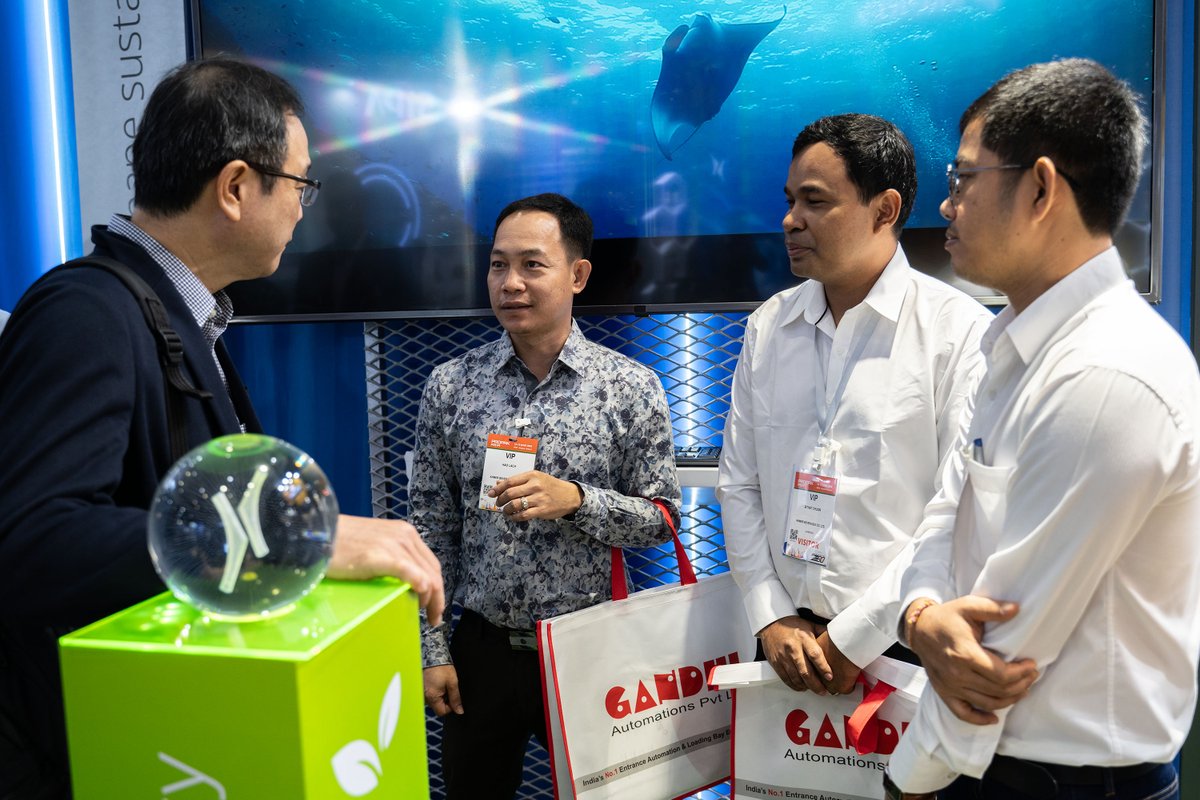 KronesAG's tweet photo. What an amazing beginning for the #ProPak2024!

Today was the first day and we are amazed how many of you were here. Here are some of today's impressions. Stay tuned for the next days and if you have not visited yet you can find us tomorrow at hall 101, booth AD06. #Krones https://t.co/n1f6YTHNqS
