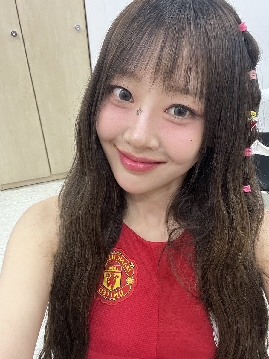 _PAIXPERMIL's tweet photo. [방송] Yves

오늘(6/12) 5:00PM MBC M <SHOW CHAMPION>에 #Yves 가 출연합니다.  

@Yves___official https://t.co/9VqTLaoMIM