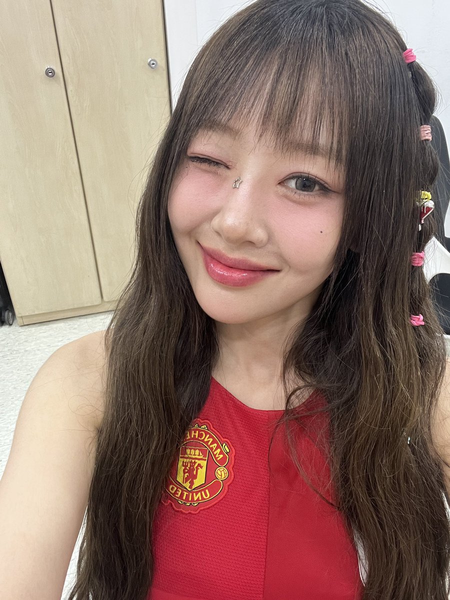 _PAIXPERMIL's tweet photo. [방송] Yves

오늘(6/12) 5:00PM MBC M <SHOW CHAMPION>에 #Yves 가 출연합니다.  

@Yves___official https://t.co/9VqTLaoMIM
