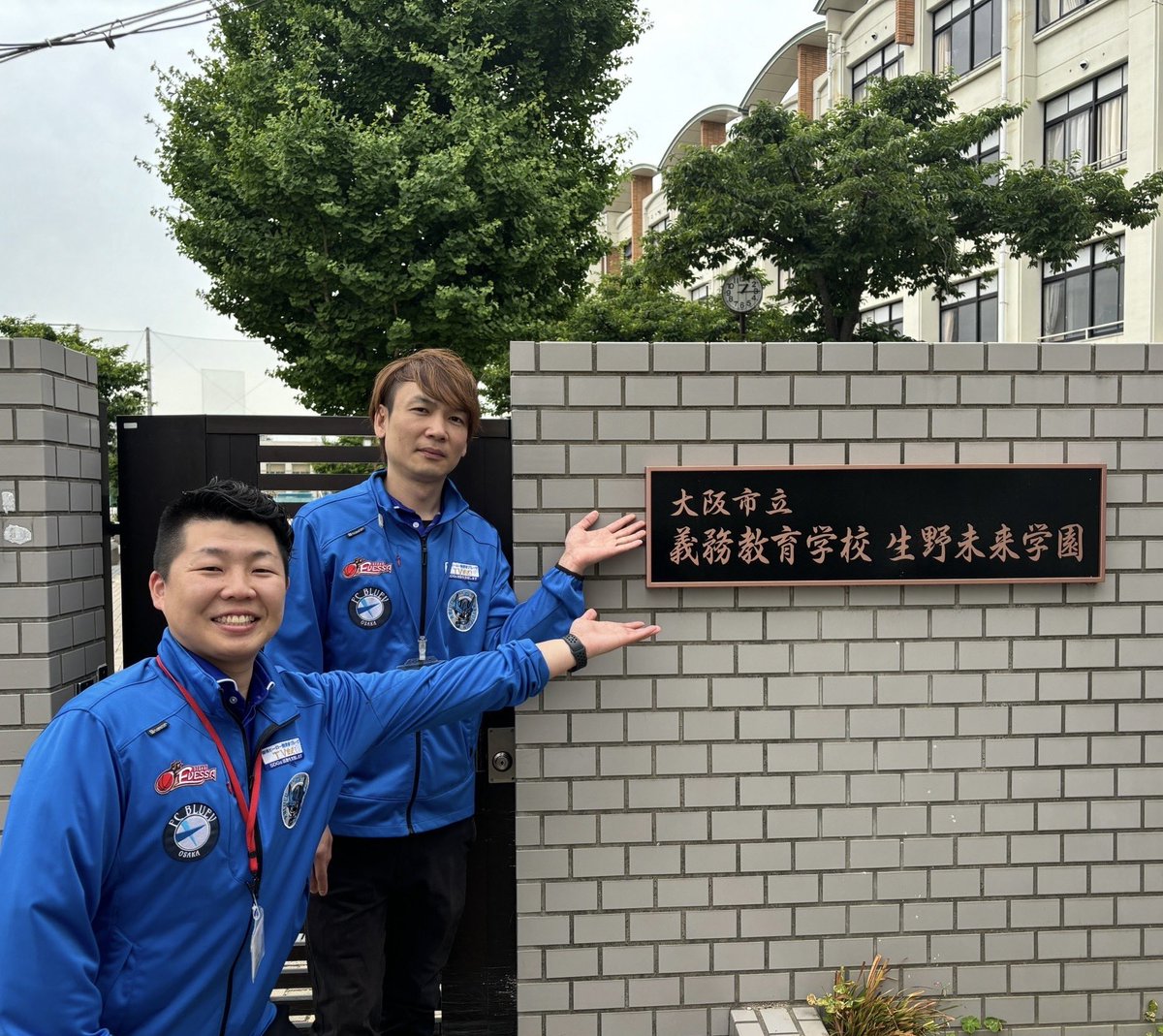 blue_conscious_'s tweet photo. 先日、弊社の営業社員が生野未来学園の8年生(中学2年生)に向けて、職業講話をさせていただきました🏫👨‍🏫
営業職やスマートハウスについて等、様々なお話をさせていただきました🗣
今回の講話を通して、少しでも生徒の皆さんに弊社のお仕事について知ってもらえたら幸いです☺️
#ブルーコンシャスグループ https://t.co/iO8HXmVJMN