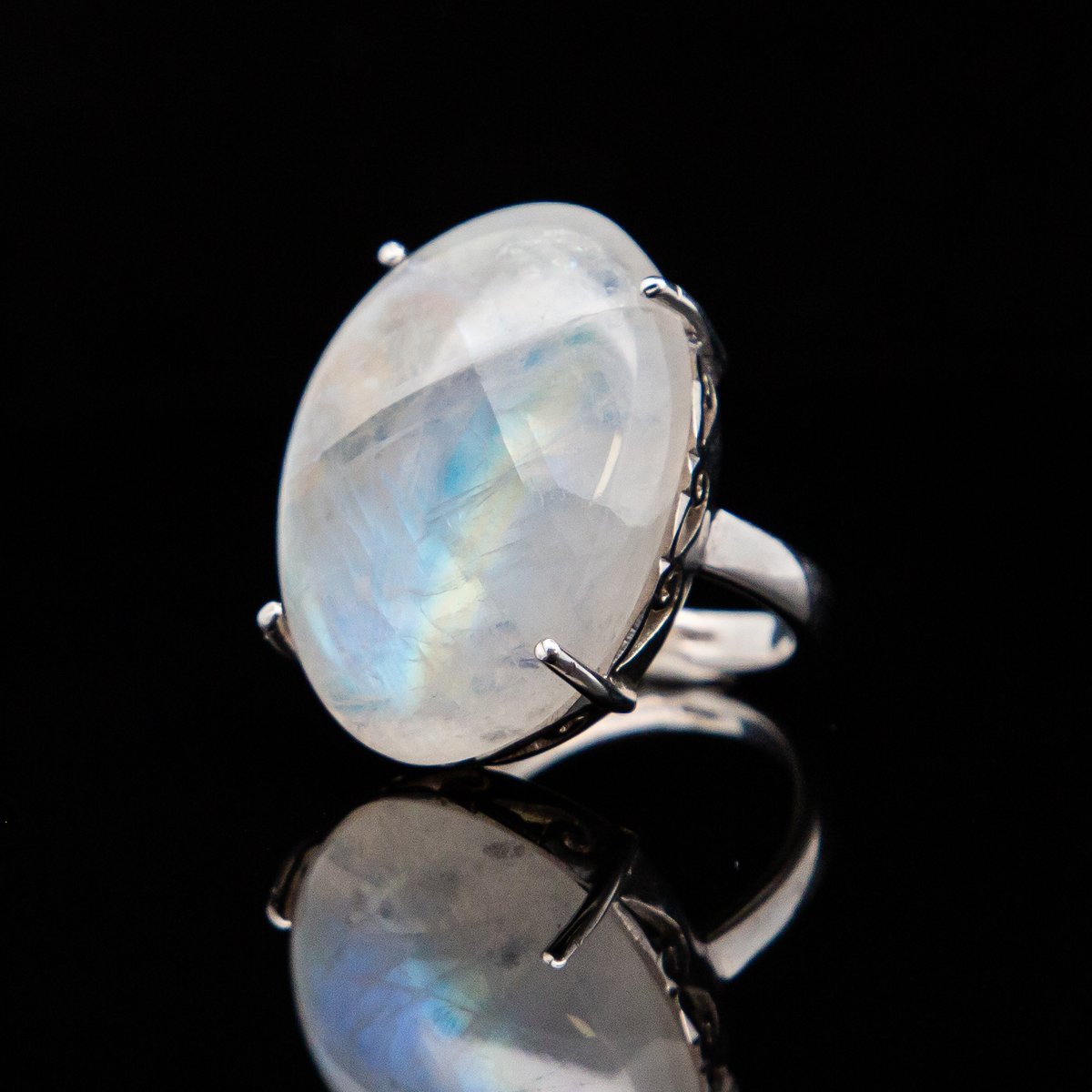 WanderJewelryZA's tweet image. Gemini &amp;amp; Cancers, it's your time to shine! ✨ This moonstone ring is your birthstone magic.  Calming energy &amp;amp; intuition in every shimmer.

Shop online: wanderlust.jewelry/.../sterling..…

#WanderlustJewelry #MoonstoneRing #SterlingSilverJewelry #JuneBirthstone #MoonstoneMagic