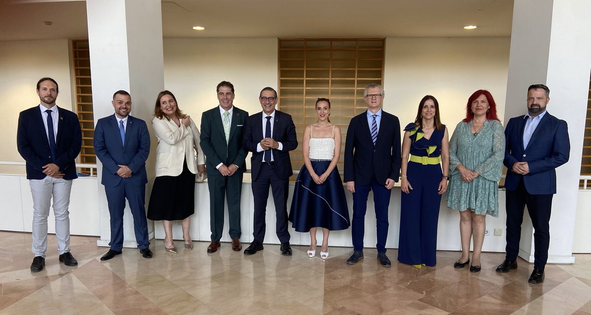 Murciasalud (@murciasalud) on Twitter photo 👩🏻🎓👨🏽🎓Ayer tuvo lugar el acto de graduación de la XII Promoción de #Enfermería de la Universidad de Murcia <a href="/umuenfermeria/">Facultad de Enfermería. Universidad de Murcia</a> que se celebró en el Auditorio Víctor Villegas
🧑🏻⚕️El consejero de Salud, Juan José Pedreño, felicitó a las 180 nuevas personas graduadas de la promoción 👩🏻🎓👨🏽🎓Ayer tuvo lugar el acto de graduación de la XII Promoción de #Enfermería de la Universidad de Murcia <a href="/umuenfermeria/">Facultad de Enfermería. Universidad de Murcia</a> que se celebró en el Auditorio Víctor Villegas
🧑🏻⚕️El consejero de Salud, Juan José Pedreño, felicitó a las 180 nuevas personas graduadas de la promoción