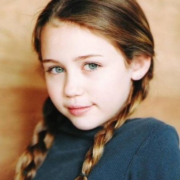 MileyCyrusBz's tweet image. “I was small and bigger girls were verbally abusive and actually violent. I was scared of going to the bathroom alone and getting beat up”.

—Miley Cyrus on being bullied before Hannah Montana.