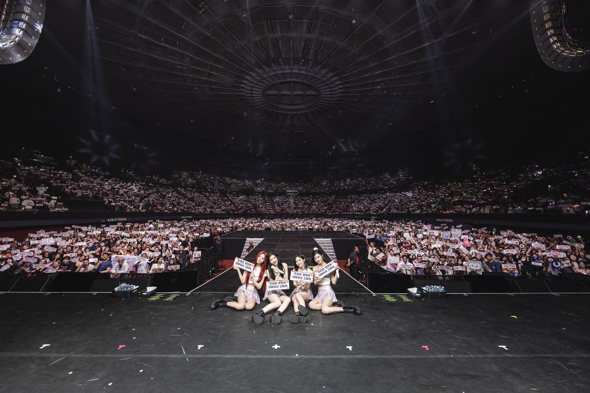 ITZYofficial's tweet image. ITZY 2ND WORLD TOUR &amp;lt;BORN TO BE&amp;gt; in #LA

LA MIDZY 🤍 ITZY RUN TO THE TOP✨

#ITZY #MIDZY @ITZYofficial
#ITZY_BORNTOBE 
#ITZY_WORLD_TOUR