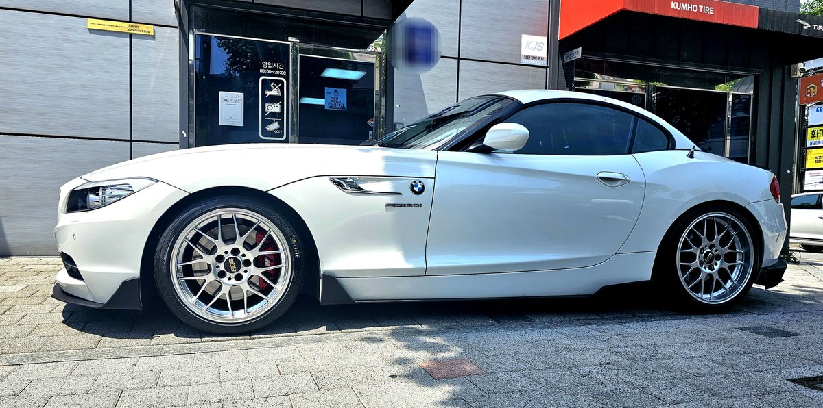 Z___zone's tweet photo. 드디어 장착 #BBS #bbswheels #BBSRGR #bbsjapan #단조휠 #bbs휠
#velocebodykit #커스텀바디킷
#KOREA #z4 #roadster
#e89 #e85 #g29
#bmwz4 #z4e89 #e89z4 #z430i
#n52engine #silkysix #bmwsilkysix https://t.co/H79WB1omPZ