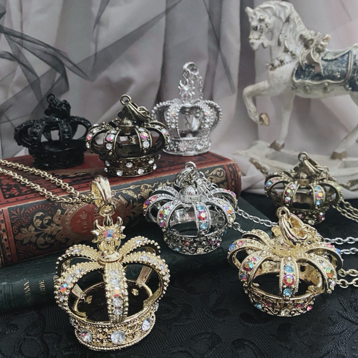 ?王冠ネックレス再入荷しました? ?再入荷? ♡ゴールド・クリスタル 