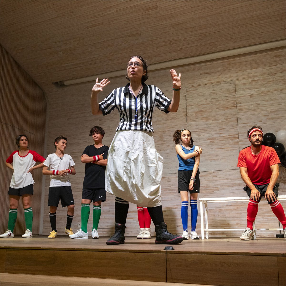 fedeepilepsia's tweet photo. La semana pasada estuvimos en la obra de teatro #SinBanquillo en Madrid, iniciativa organizada para el #DíaNacionalEpilepsia.

Una iniciativa de @ucb_iberia, de #YoCuento, del Hospital Niño Jesús de #Madrid y la @fedeepilepsia, que ha sido todo un éxito.

#FederaciónEpilepsia https://t.co/jBVwV0tj5T