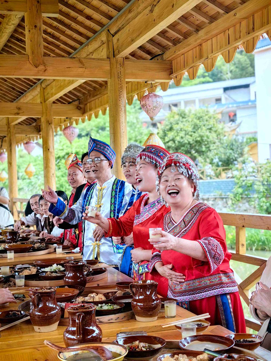 MeetJiangxi's tweet photo. 📍Cultural tourism in Dongtou Township of Huichang County in Ganzhou City, Jiangxi Province
🥰🍻🏕️Experience the unique cultural customs in Dongtou Township, a "Chinese Ethnic Minority Featured Village" with the She ethnic group. #Tour_Diary #CulturalHeritage #MeetJiangxi https://t.co/lFyAT5jAzD