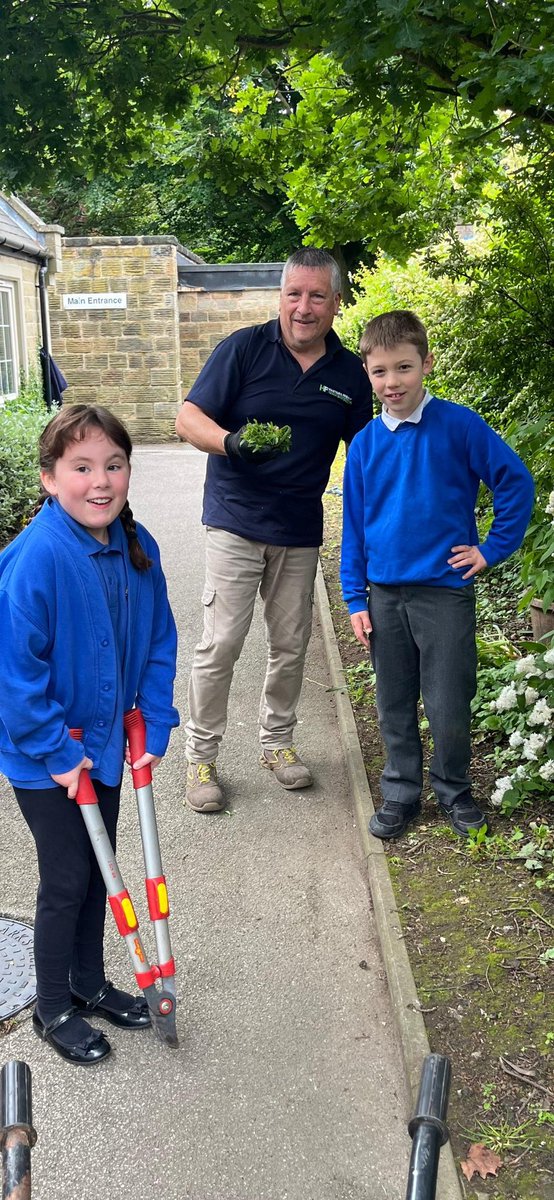 A couple of our pupils spent their morning doing some garden maintenance🪴👨‍🌾 Well Done 👏🏻

We are fortunate to have such a friendly caretaker who takes such pride in our school grounds and shows a genuine interest in our children. If you see Kev around be sure to say ‘Hello’ 👋🏻