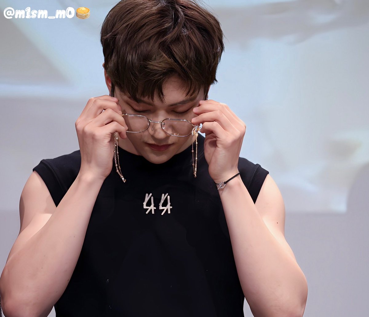 240609
soundwave JUMPUP 대면팬사 

안경을 쓰는 동작만으로 이렇게 색기있고 아름다운건 어떡하나...

#SEOKMATTHEW #석매튜 #ソクマシュー
#ZEROBASEONE #ZB1 #제로베이스원