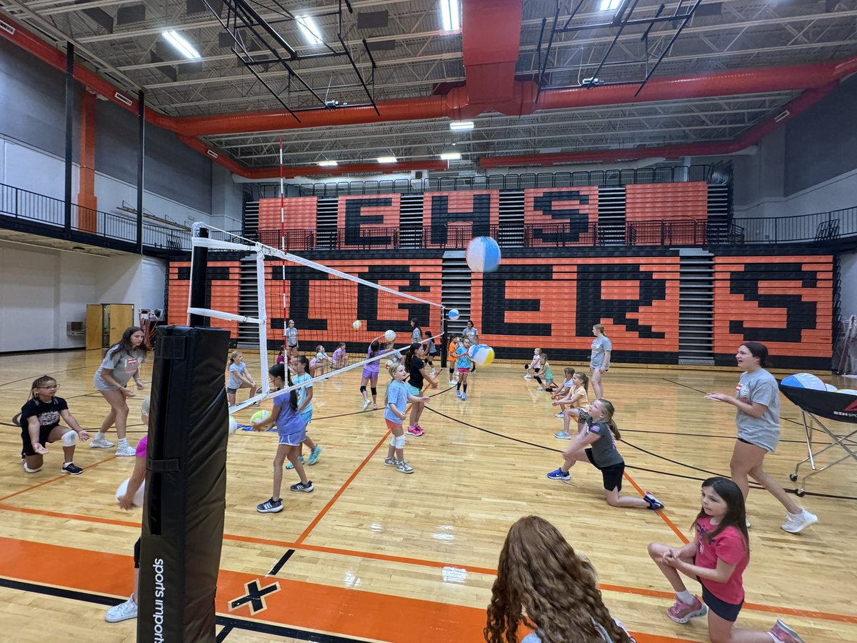 EHSGirlsVB1's tweet photo. Day 1️⃣ and Day 2️⃣ of EHS Tiger 🏐 Camp have been a great success!  See more pictures on Instagram - @ehsgirlsvb1 https://t.co/CL249OwL5j