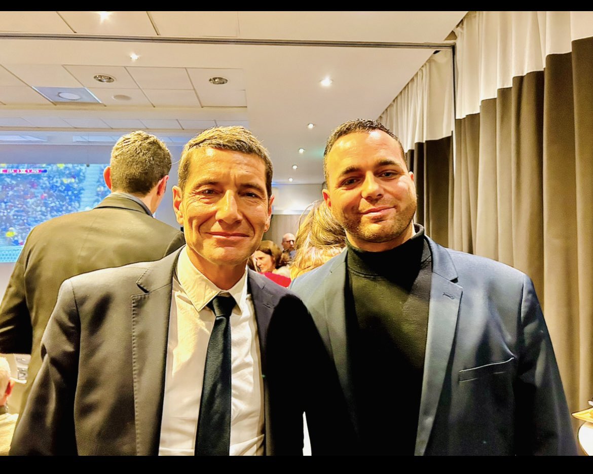 StephaneMtzs's tweet photo. Aujourd’hui et plus que jamais je me tiens aux côtés de la constance, de la consistance, de la cohérence et de la confiance. Cette @Nouv_Energie qu’incarne @davidlisnard est incontestablement celle qu’il faut pour le futur de nos enfants dans notre belle France.
#OnLeFera
#DL27 https://t.co/p0UVyuvKvs