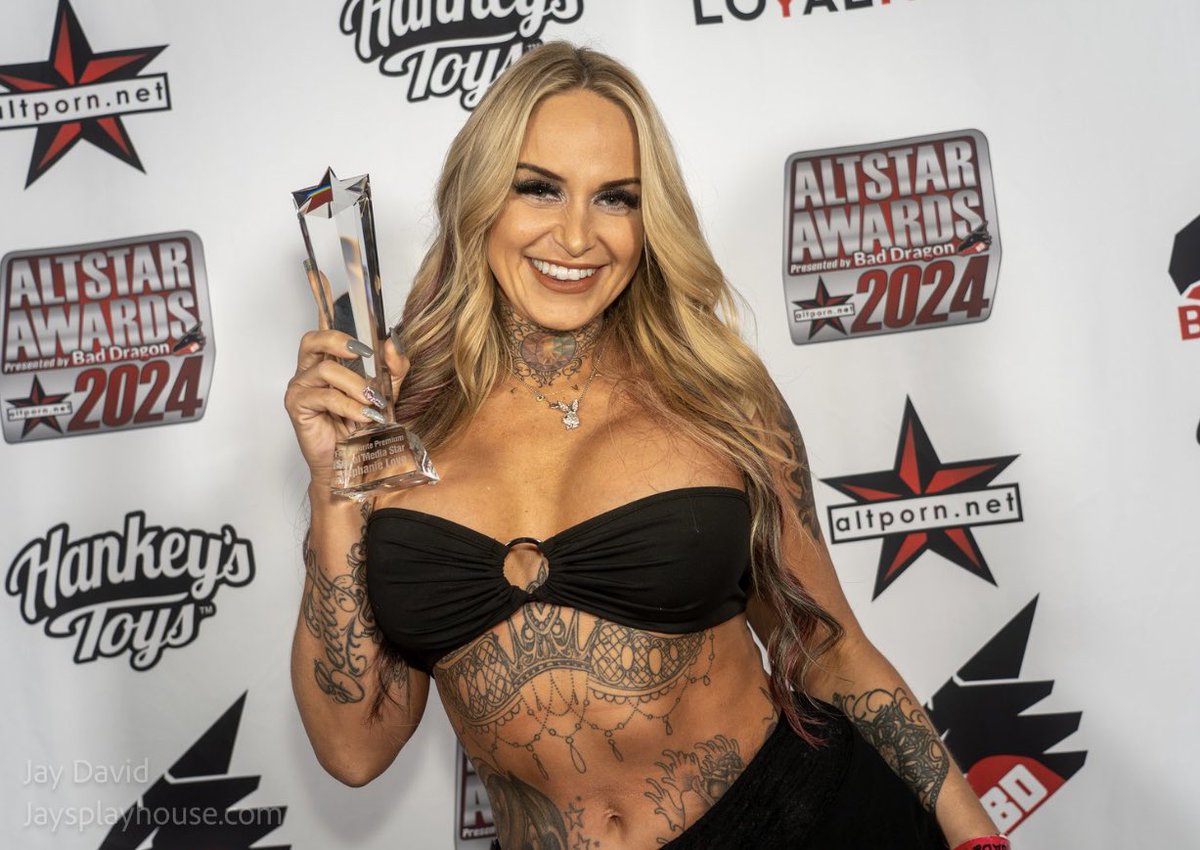 Stephanie Love tweet media