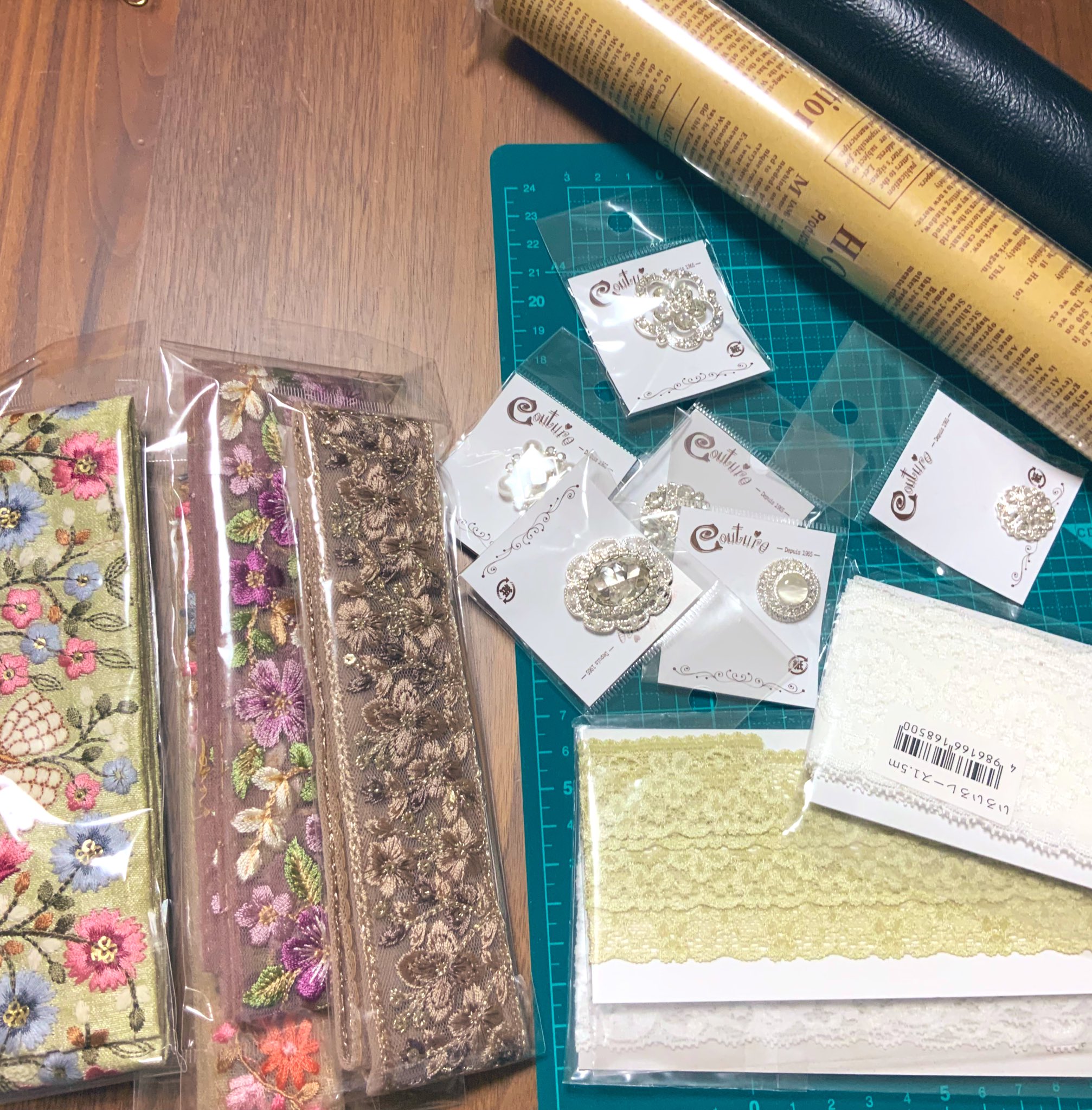 刺繍リボン リトルリリアン [イエローブルー］インド刺繍リボン 2070