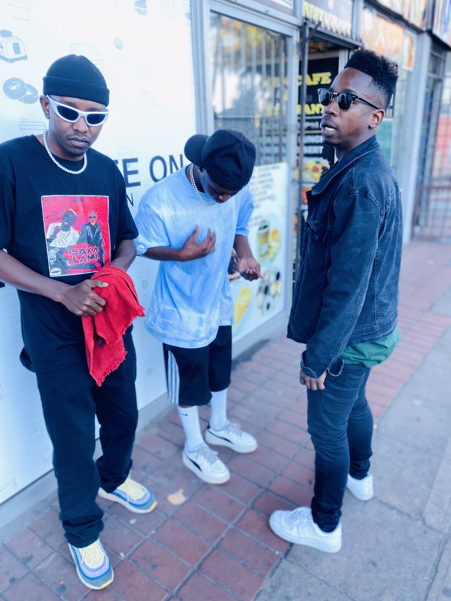 Kmele ngithola “Isaka Lami” orcd.co/isakalami mangifuna “uthando oluntofontofo”  onerpm.link/429771964755

Uyakhumbula ukuthi saninika iSIXGUN kwabese kwenzakalani ? 
That song gave birth to “Spice Gang” umculo omusha uyeza.
I was tryna open the crusher btw🙆🏾‍♂️