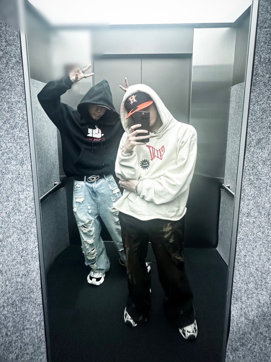 こんにちは！ たきですっ しげと私服の系統が同じすぎた時の 写真を