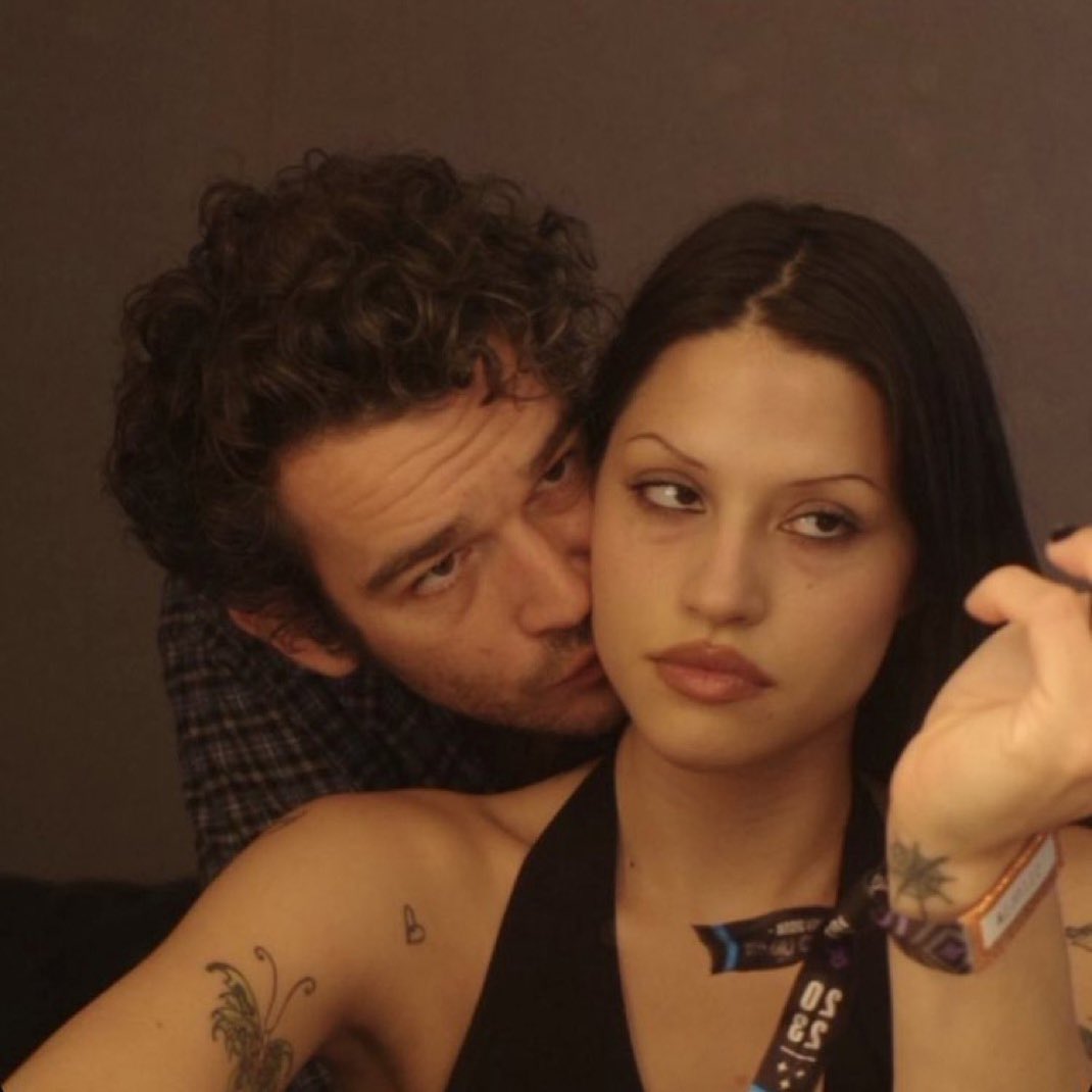 the1975_thteam's tweet photo. matty healy and gabbriette bechtel fucking for life!!! https://t.co/fMqkO0xZv5