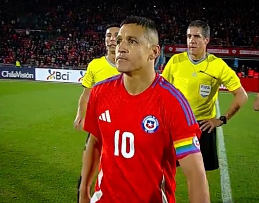 Alessia2822's tweet photo. Son un vergüenza para este país @Alexis_Sanchez @C1audioBravo tu tienes hijos y promueves la PEDERASTIA
NO SON DIGNOS DE LLEVAR NUESTRA GRAN BANDERA CHILENA 🇨🇱
#MesOrgullo por nuestros emblemas patrios 🇨🇱🇨🇱🇨🇱🇨🇱🇨🇱🇨🇱🇨🇱🇨🇱
No está MIERDA 👇🏻 https://t.co/G8YDAJaqgO