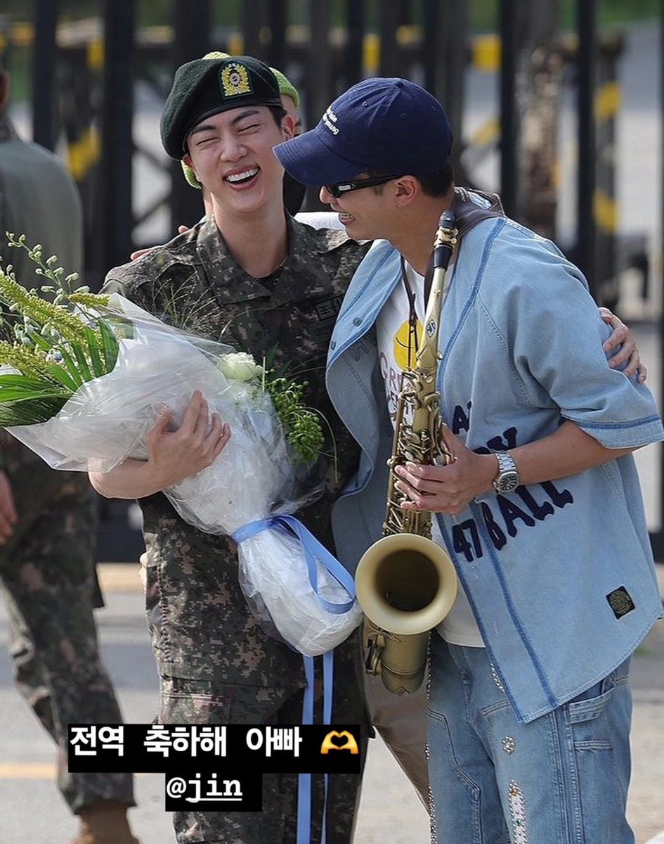 charts_k's tweet photo. RM Instagram Story

congrats on your discharge, dad 🫶 @/jin https://t.co/wnD5FZZIs6