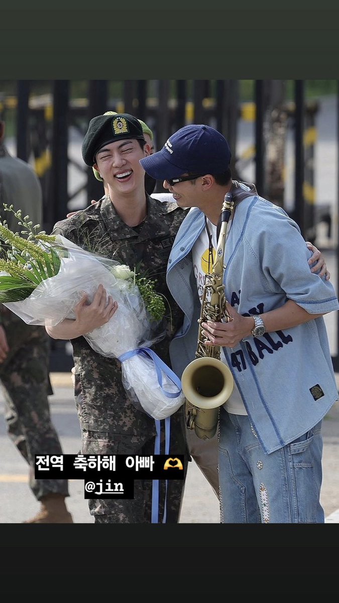 240612 RM Instagram Story
rkive: 전역 축하해 아빠 🫶 @/jin 
instagram.com/stories/rkive/…
#BTS #방탄소년단 <a href="/BTS_twt/">방탄소년단</a>