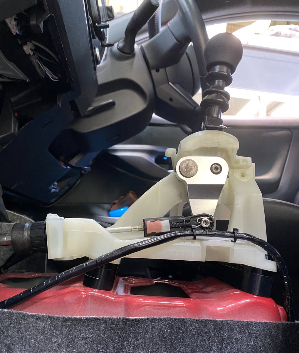 weldage_910's tweet photo. GXPA16
シフトデバイスアップスペーサー
20mmアップ♪
デバイス削る箇所は強度的に大丈夫そうな箇所だったのでオーナー様と相談してカット!
シフトカラーが導入済みなので取付面からトータル26mmアップ(^^) https://t.co/ZkpwaIo57j