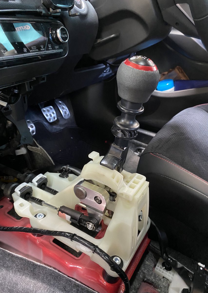 weldage_910's tweet photo. GXPA16
シフトデバイスアップスペーサー
20mmアップ♪
デバイス削る箇所は強度的に大丈夫そうな箇所だったのでオーナー様と相談してカット!
シフトカラーが導入済みなので取付面からトータル26mmアップ(^^) https://t.co/ZkpwaIo57j