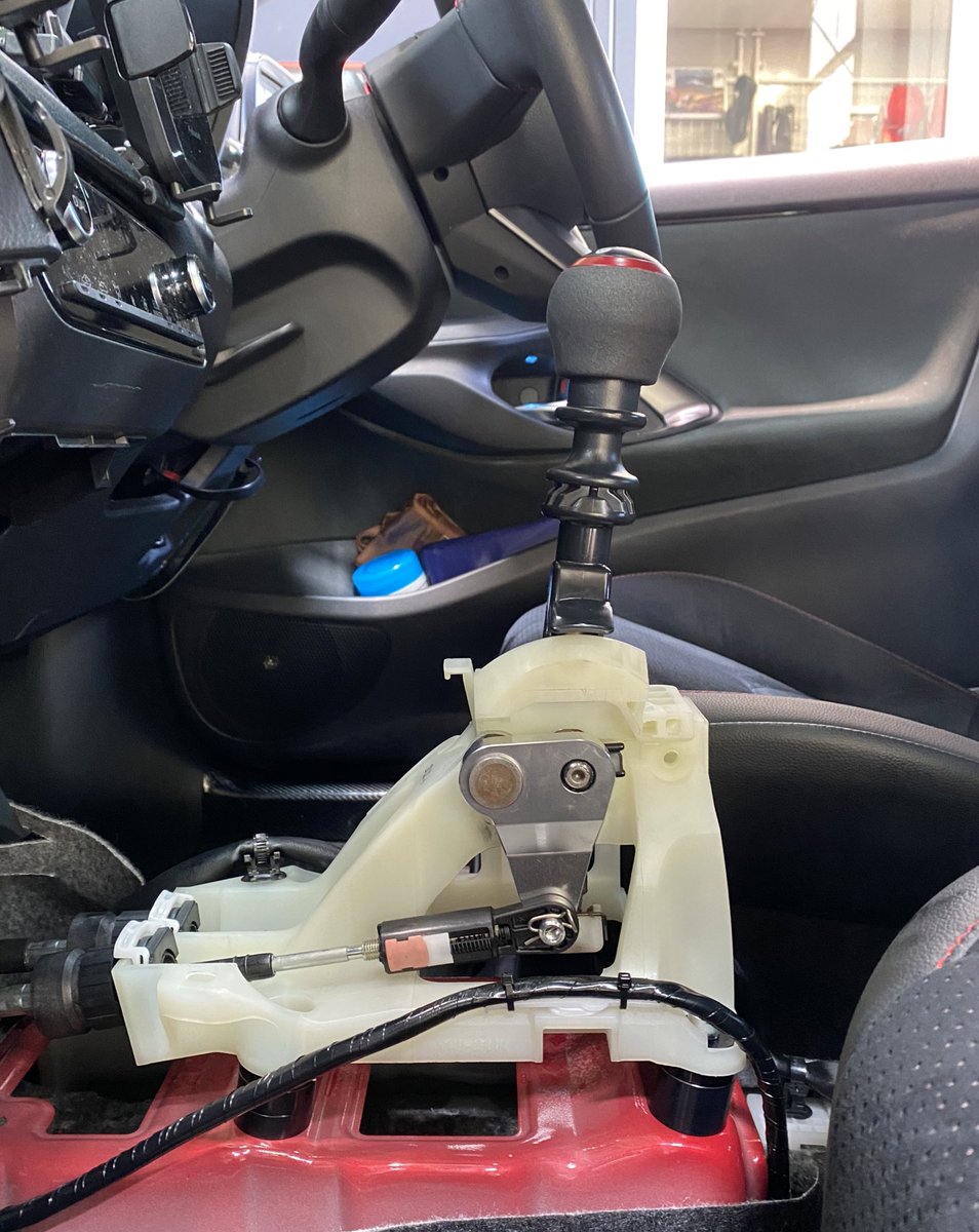 weldage_910's tweet photo. GXPA16
シフトデバイスアップスペーサー
20mmアップ♪
デバイス削る箇所は強度的に大丈夫そうな箇所だったのでオーナー様と相談してカット!
シフトカラーが導入済みなので取付面からトータル26mmアップ(^^) https://t.co/ZkpwaIo57j