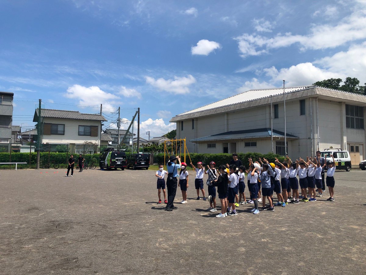 MERIDA_BIKES's tweet photo. 【MERIDA キッズクラブ】
大仁北小学校で開催された交通安全教室にて自転車に乗れない子を対象とした補助輪外し講習を行いました！
最初はバランスを取るのも大変だった子も最後にはほとんど乗れるようになりました！
今後も継続して練習を頑張ってください！

#メリダ #merida #meridaxbase https://t.co/zy1b6N5ZqW
