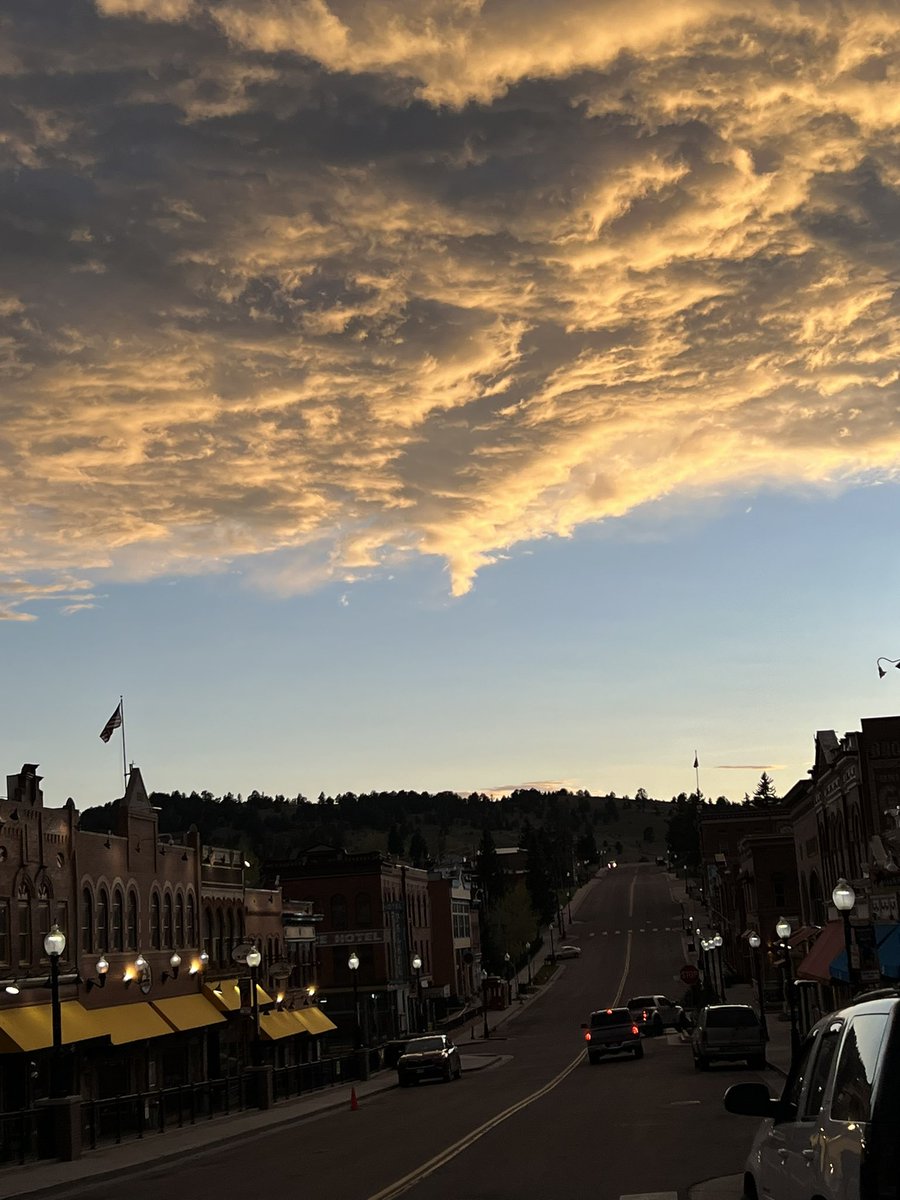 DudeoDan's tweet photo. Little walkin around town last few days #Cripplecreek https://t.co/GA8pBGD8K6