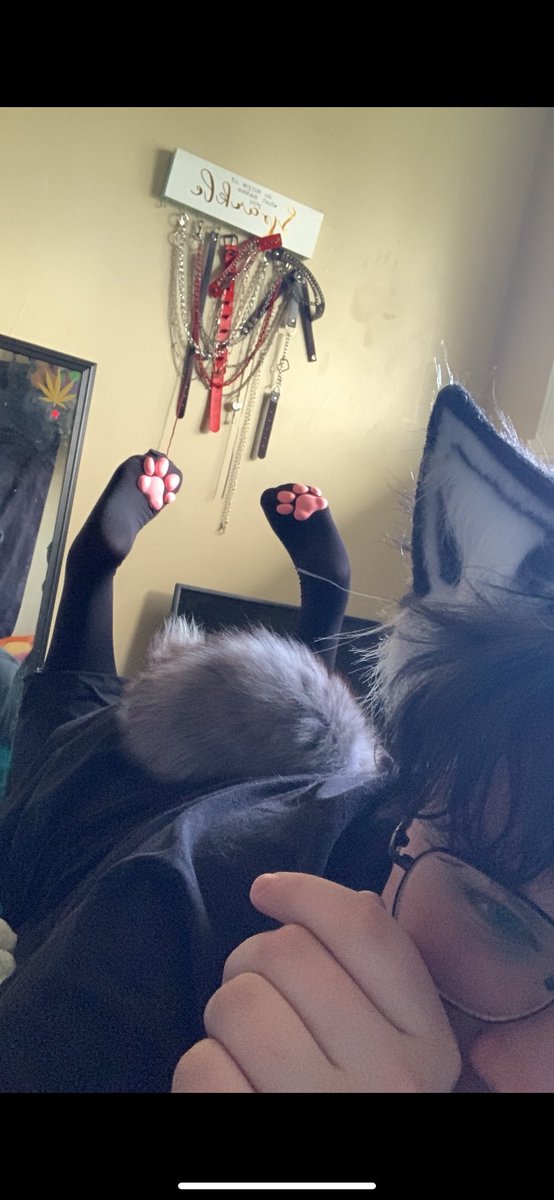 slimy_twink's tweet photo. @darksaber_55 puppy boy paw job~ <3 https://t.co/GpF6ATPZpe