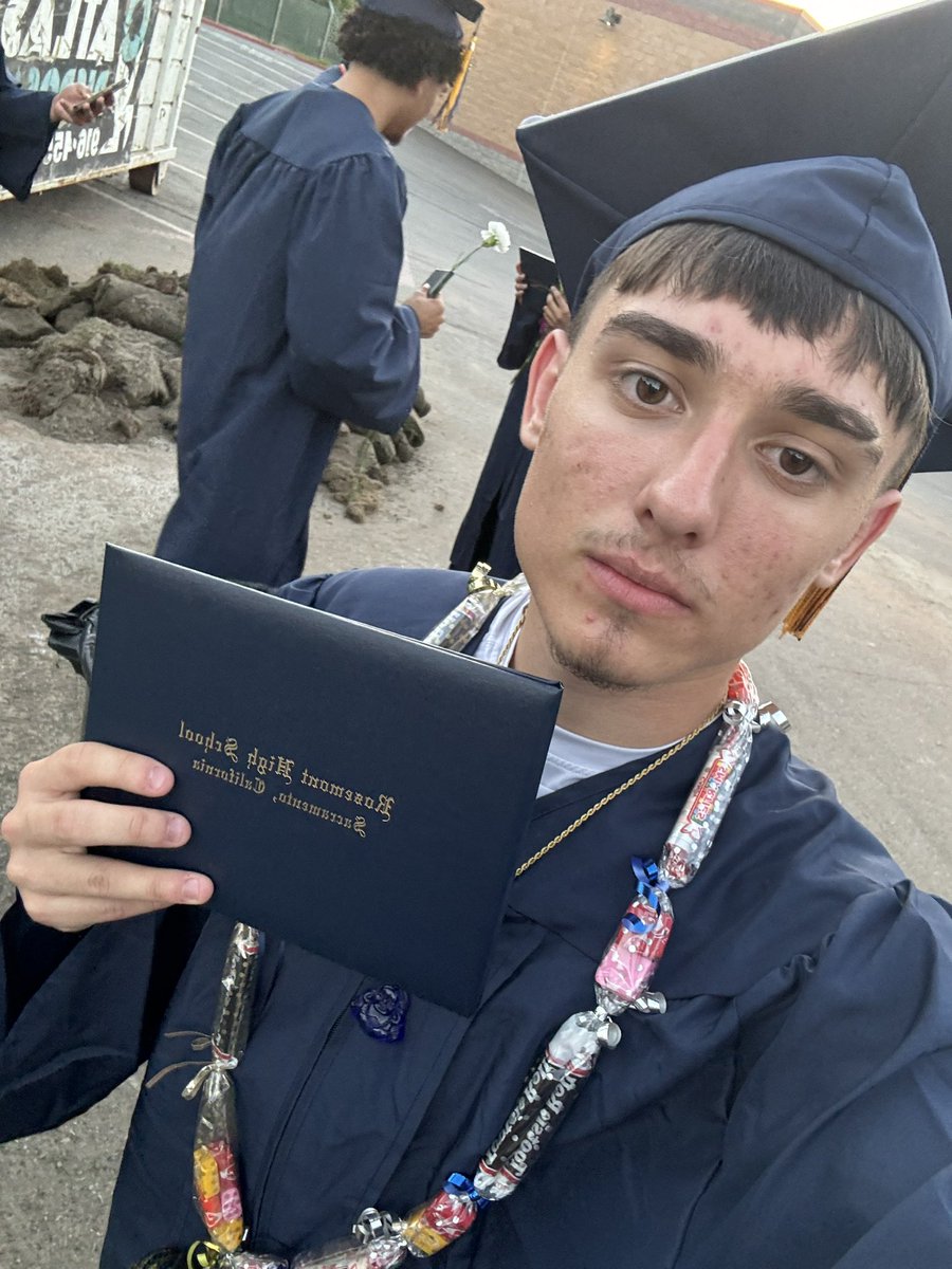 officially graduated onto next chapter👏🏽🎓