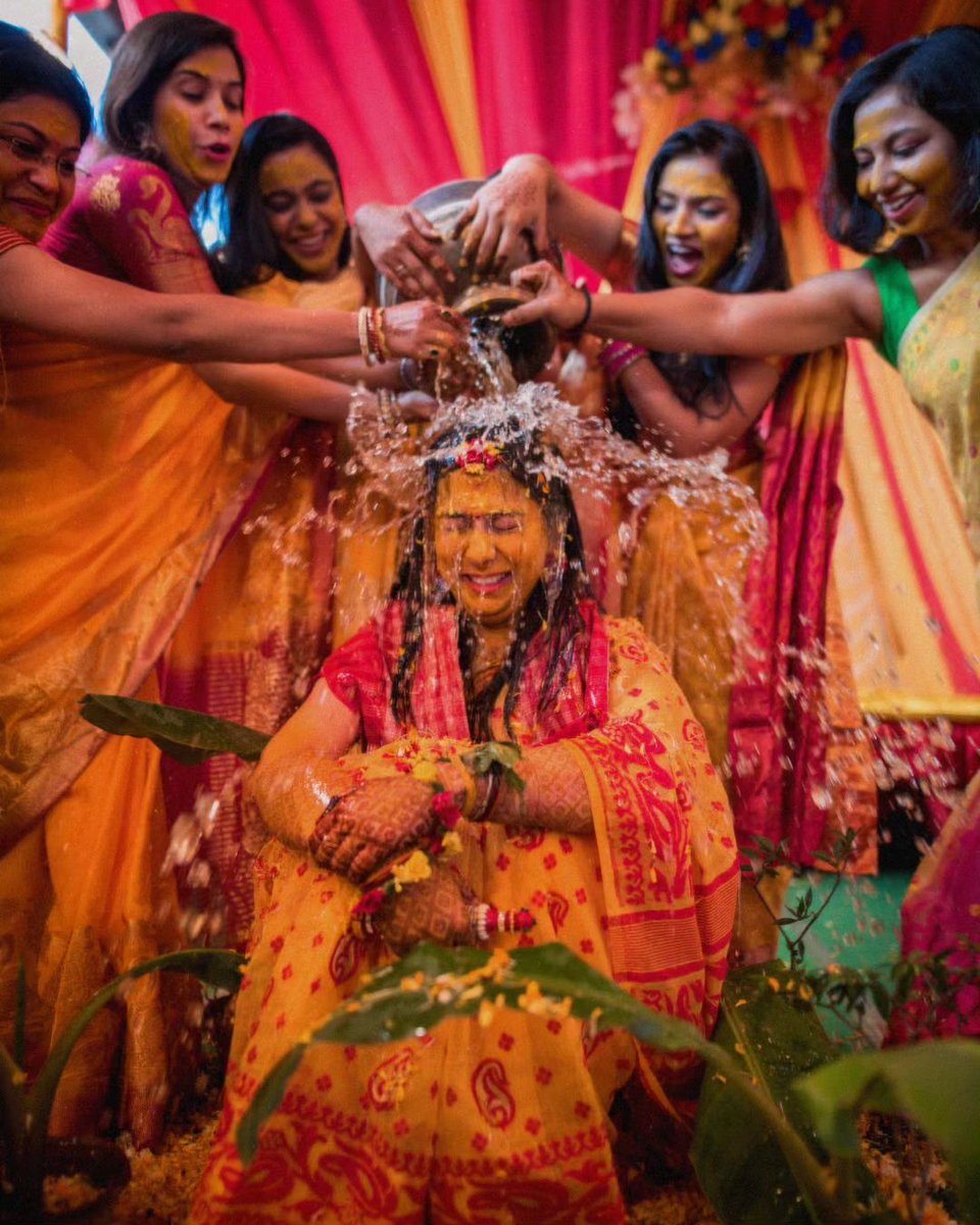 Sigma_India's tweet photo. Amidst the vibrant hues of haldi, the bride's beaming smile paints a picture of pure joy and anticipation. Captured beautifully by Gourab Kumar Khan through Sigma 24mm F1.4 DG HSM
#SIGMAPicks #sigmaphotoindia #sigmaindia https://t.co/emqcYtyMY6