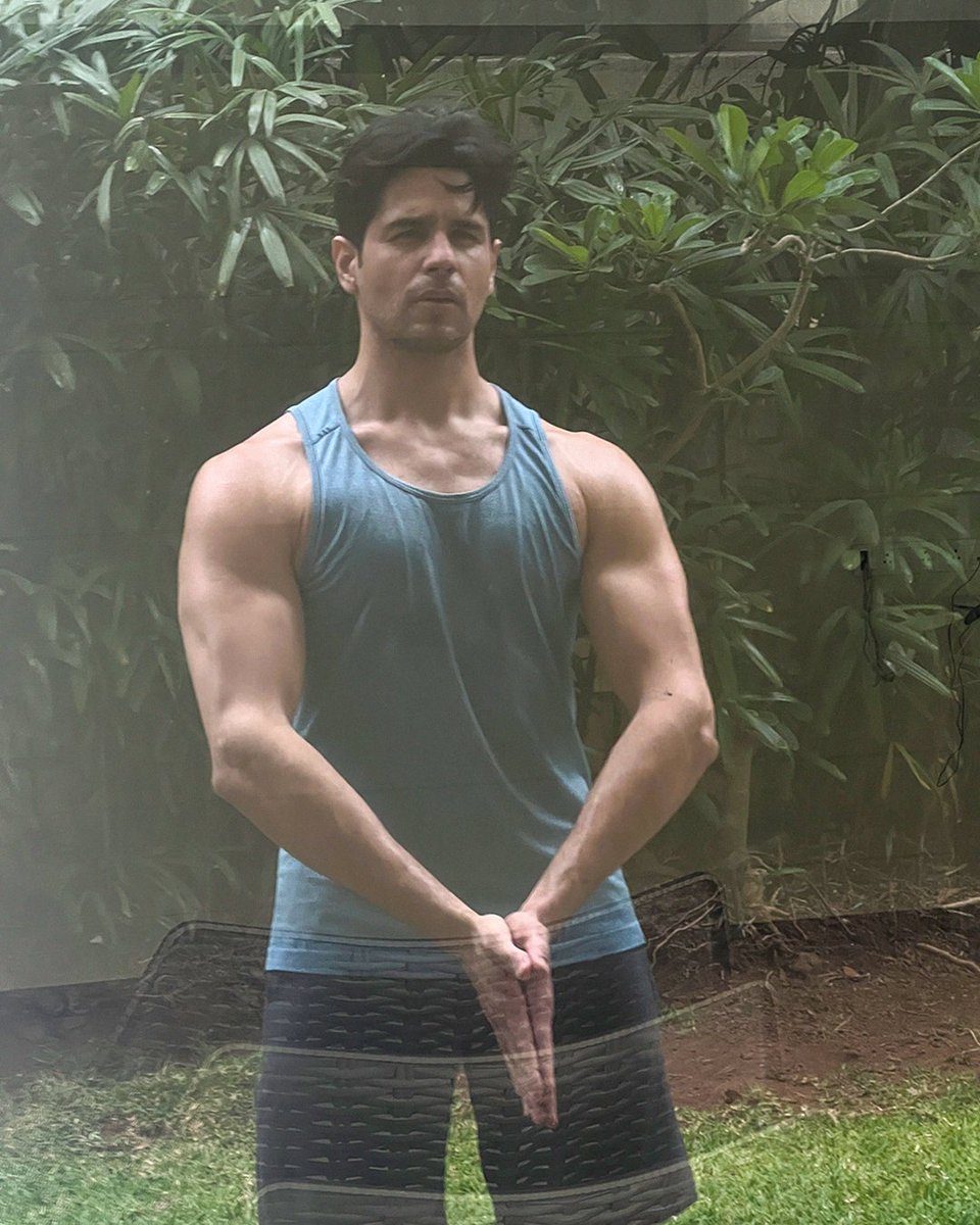 SidMalhotra's tweet photo. Hazy, but never lazy 💪

#SidFit #Prep https://t.co/RJX7GKEOnH