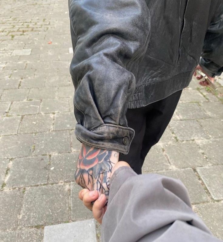 ⠀⠀⠀⠀⠀⠀⠀⠀⠀⠀⠀⠀⠀⠀⠀⠀
⠀⠀⠀⠀⠀⠀⠀⠀⠀⠀⠀⠀⠀⠀⠀⠀
Saudades do meu gatinho tatuado... meu coração sempre bateu por você, sempre será você ❤⠀

⠀⠀