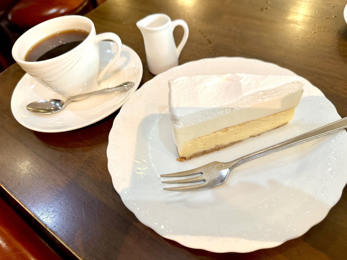 chikae_jyou's tweet photo. おつPure☕️✨

楽器もワンコもいない空間も大切★
美味しかった！

☕️✨☕️✨☕️✨☕️✨☕️✨☕️✨

#cake
#coffee
#BlakeTime https://t.co/eqnW3h5rXJ