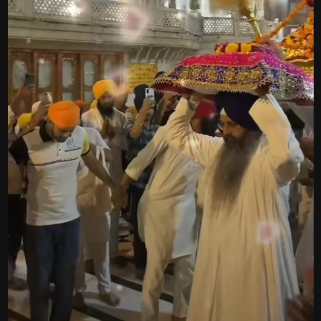 ਨਹੀਂ ਵਾਜ਼ਿਬ ਜਿਹਾ ਲਗਦਾ, ਵਾਹਿਗੁਰੂ ਤੇਰੇ☝️ ਤੋਂ ਬੇਮੁੱਖ ਹੋਣਾ !!  ਦੁਨੀਆਂ ਨਾਲ ਮੋਹ ਪਾ ਕੇ, ਅਜੇ ਤੱਕ ਸੁਖੀ ਕਿਹੜਾ ਵਸਿਐ 🙏
 prabhneet kaur ✍️