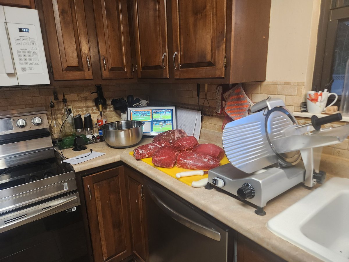 proZach13's tweet photo. Had a special order come through. So I figured I'd make 20lbs of every flavor since I got a decent price.
#HandZDown #BeefJerky #Homemade #BackInBusiness https://t.co/w7SeLSuY2b