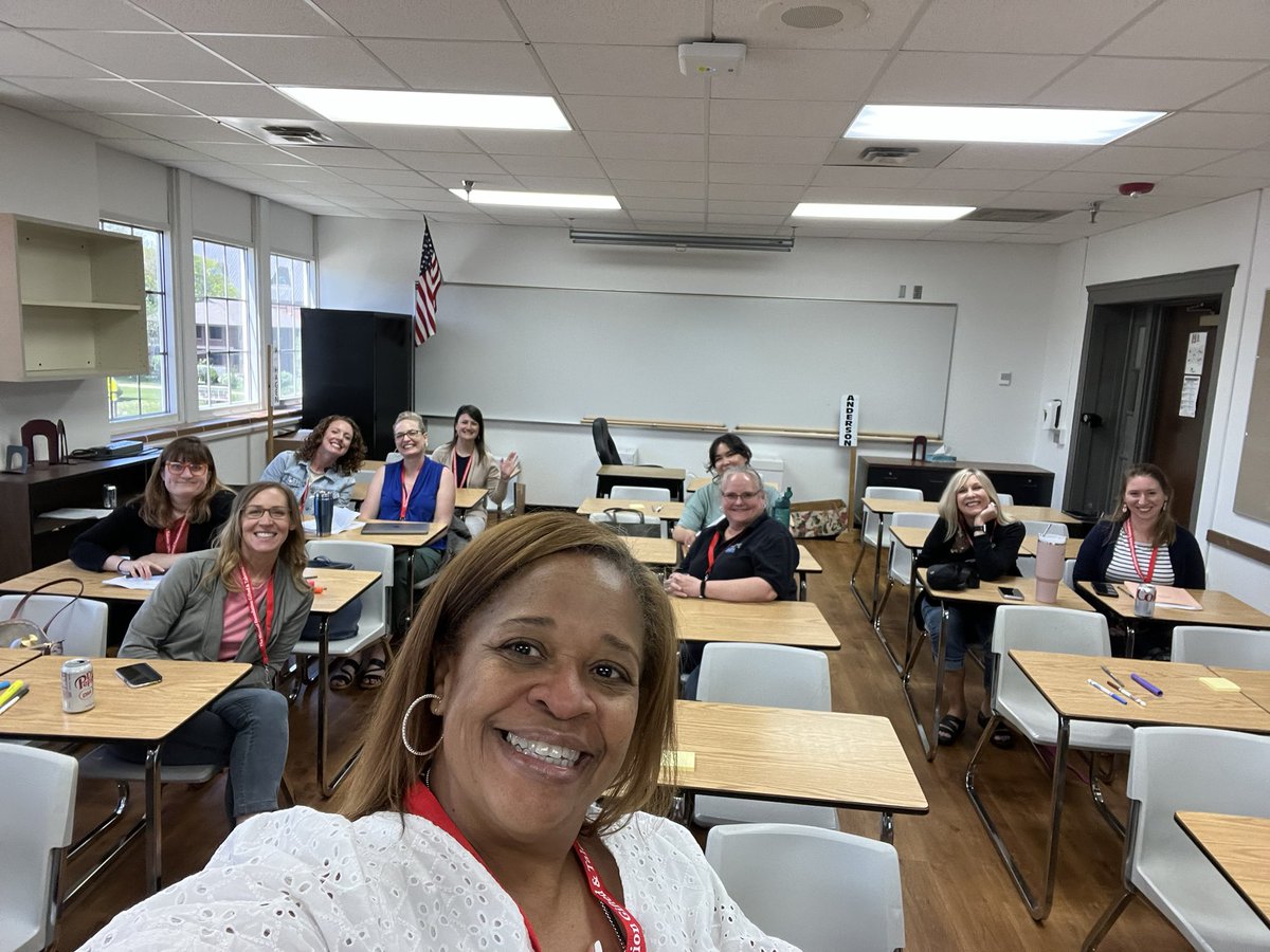 DrECFFloyd's tweet photo. A GREAT start to my week of teaching at the Hormel Gifted and Talented Symposium! #LeadingLearning #GiftedEducation @davis_joy @wendybehrens @iamdrshelli https://t.co/yHwlGXsvIo