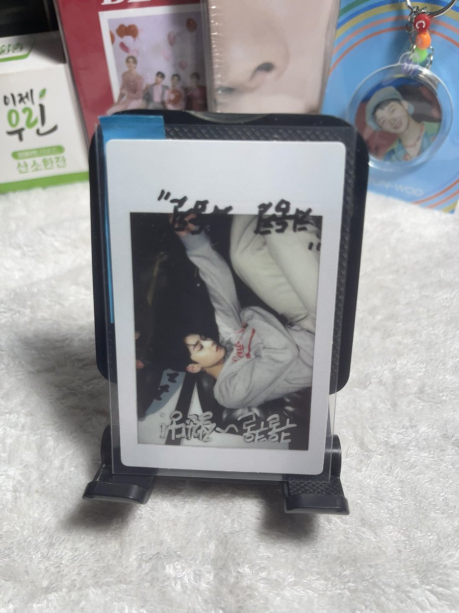 Wts/Lfb Astro eunwoo polaroid (rare)
-1,500ph  (1,350 Payo)
-onhand
-ready to ship thru j&amp;t
- reply mine or dm us