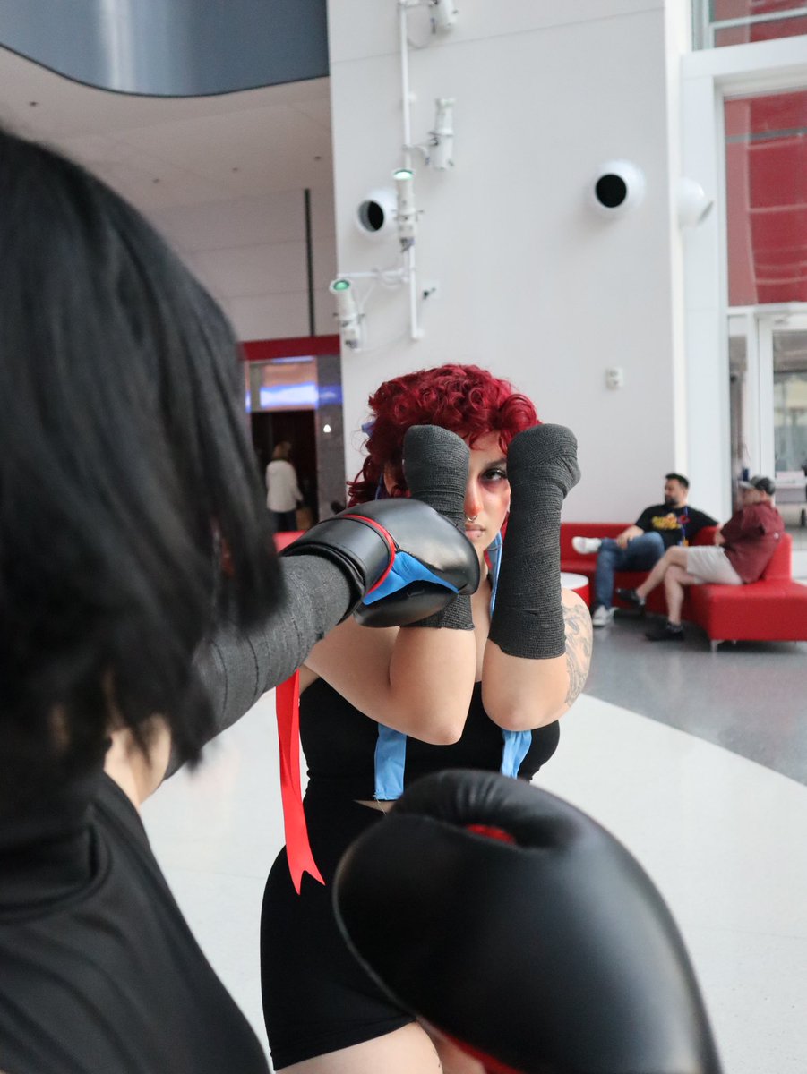 is_verr's tweet photo. THE AMAZING DIGITAL FIGHT CLUB ⁉️ IRL 
I saw the AU had all the materials and decided to bring it to life. 
🥊 AU: @burrotello || 
#tadc #theamazingdigitalfightclub #pomni #ragatha #pomnicosplay https://t.co/rSveeZAp9A