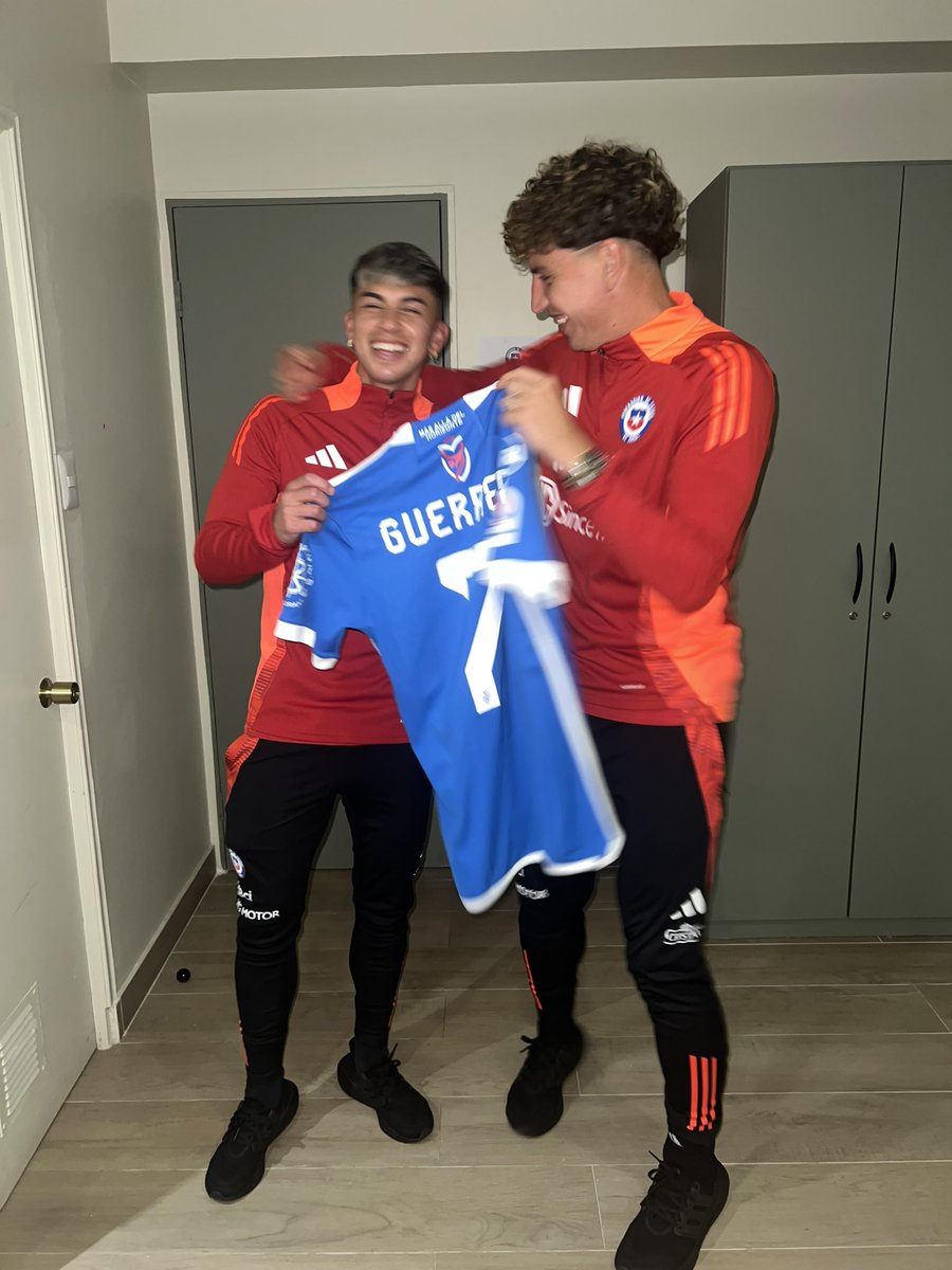 Que lindo volver a jugar en mi país y con mi gente !! Si se me permite, quiero salir a celebrar x acá 😜❤️🇨🇱🔥