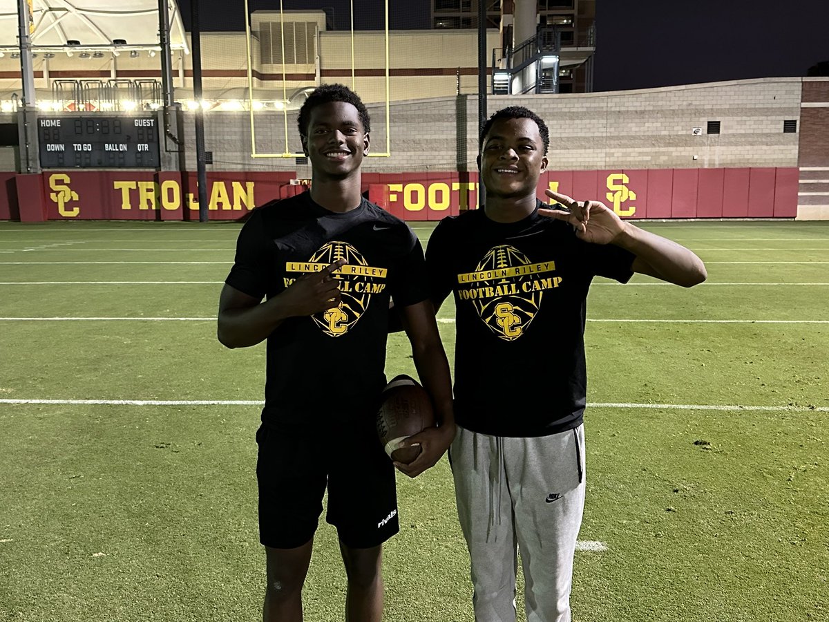 DJ_Mitchell1X's tweet photo. @LightsOutWade7 @DJ_Mitchell1X C/O 2028 and C/O 2027 #youngguns #SOCAL #QBs #topinthecountry @uscfb #Big10 @CoachLukeHuard Thank you @GregBiggins @adamgorney @latsondheimer @LHHighlanders #USCCamp @RivalsCorey @gmartlive @ocvarsityguy #ballers @OrtegeJenkins16 @jreyes05_ https://t.co/OQCVVYeEl2