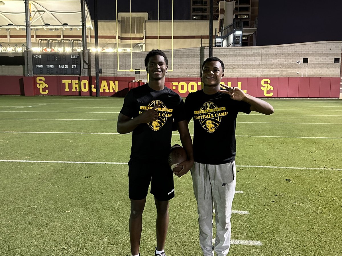 DJ_Mitchell1X's tweet photo. @LightsOutWade7 @DJ_Mitchell1X C/O 2028 and C/O 2027 #youngguns #SOCAL #QBs #topinthecountry @uscfb #Big10 @CoachLukeHuard Thank you @GregBiggins @adamgorney @latsondheimer @LHHighlanders #USCCamp @RivalsCorey @gmartlive @ocvarsityguy #ballers @OrtegeJenkins16 @jreyes05_ https://t.co/OQCVVYeEl2