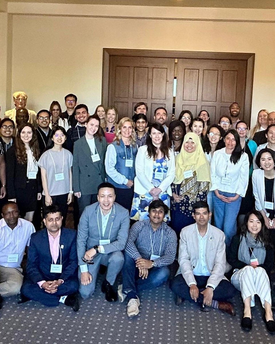 lorearaujos's tweet photo. Gran experiencia participar en el SummerInstitute WES-CIHE2024 en Boston College, MA. Espacio de reflexión sobre agenda de Invest. en #EdSuperior. Compartí con colegas de 11 países, siendo la única presentadora de LATAM. Gracias @PUCE_Ecuador y a la beca WES-CIHE. #PhilipAlbach https://t.co/nMXrwksu93