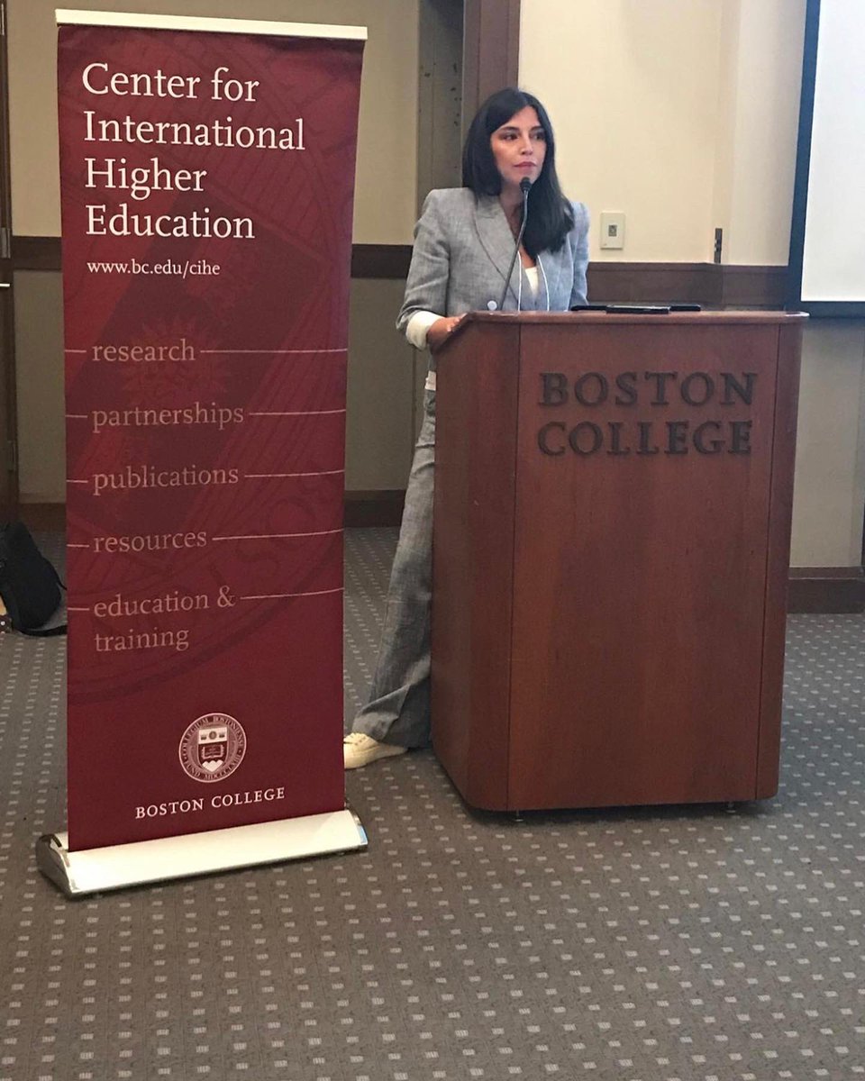 lorearaujos's tweet photo. Gran experiencia participar en el SummerInstitute WES-CIHE2024 en Boston College, MA. Espacio de reflexión sobre agenda de Invest. en #EdSuperior. Compartí con colegas de 11 países, siendo la única presentadora de LATAM. Gracias @PUCE_Ecuador y a la beca WES-CIHE. #PhilipAlbach https://t.co/nMXrwksu93