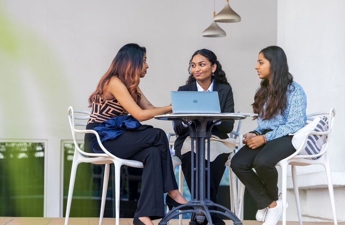 LondonU's tweet photo. From Bangladesh to Malaysia to Pakistan, our community of Recognised Teaching Centres & super talented students have brought our campaign to life. Through their experiences, they showcase the power of joining #TheWorldClass.
Join our worldwide classroom: https://t.co/ZAXFTVCofK https://t.co/fRbsx0ZNw0