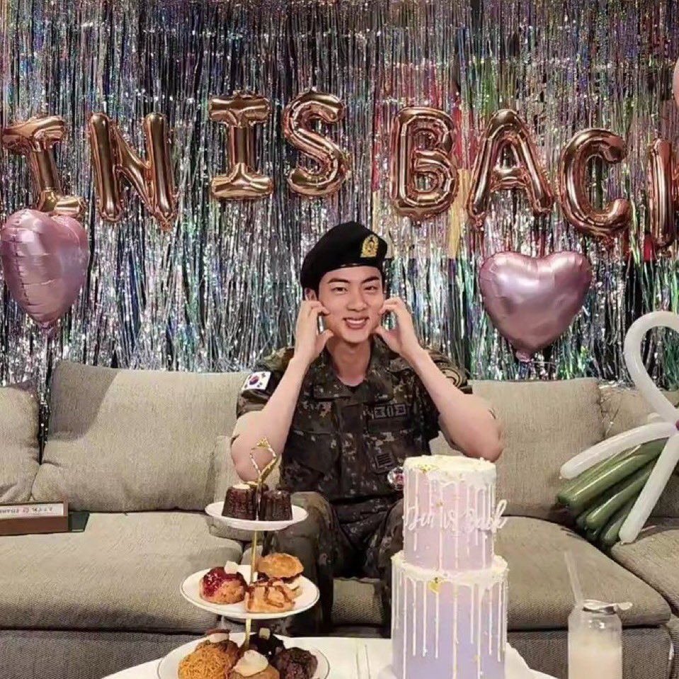 WORLDMUSICAWARD's tweet photo. Mr. Worldwide Handsome #Jin looks so happy to be finally back home! 💪🪖🏡👑🫶💜 

JIN JIN JIN
WELCOME HOME JIN
KIM SEOKJIN IS BACK  
HAPPY JINDEPENDENCE DAY 
#WelcomeBackJin  ジンくん  ジャンポケ seokjin
#WelcomeHomeOurAstronaut
#TheAstronautHasLanded https://t.co/WcJQzYuR7j