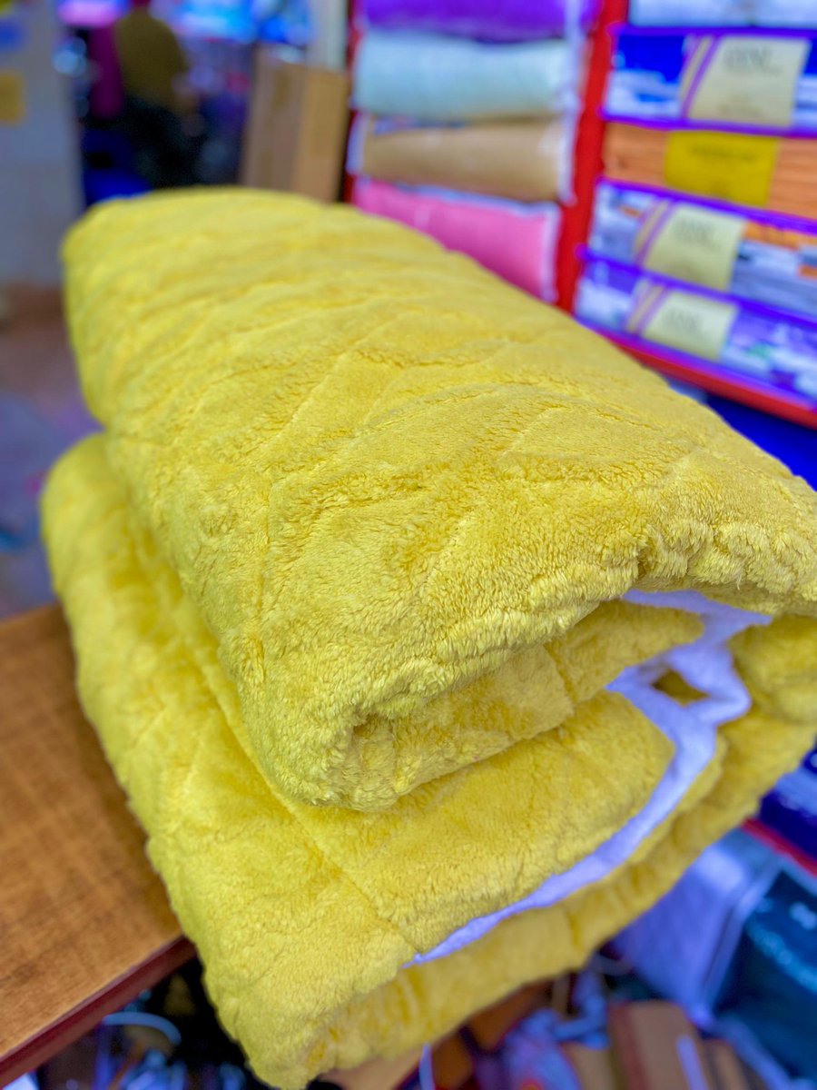 Perfect Tufted woolen duvets for a perfect night's sleep available in 6*6
Package includes;
- 1 Duvet
- 2 pillow cases
- 1 Bedsheet
At 150k
Call/WhatsApp <a href="/ZEROPRICEKLA1/">#zeroprice shopping centre</a> on 
0785692122 and place in your orders 
We deliver 
#zeropricekla256