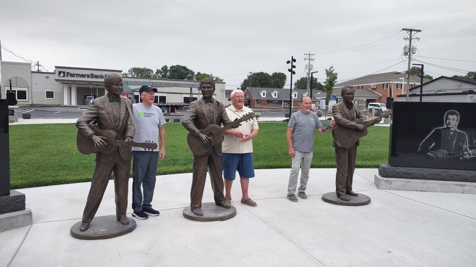 V_Karpos's tweet photo. Installation in Central City
https://t.co/HDP1hovw4e is proud to deliver and install the bronze statues of the Everly Brothers and John Prine in Central City. https://t.co/GijELHsyFs