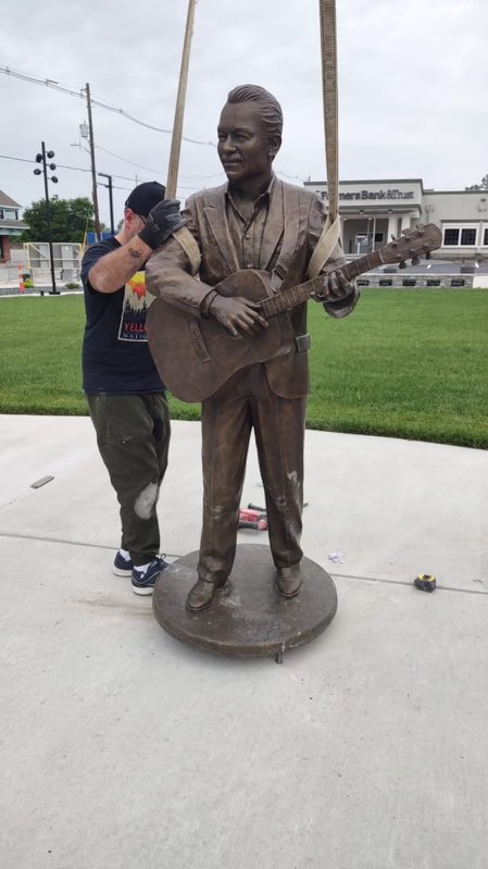 V_Karpos's tweet photo. Installation in Central City
https://t.co/HDP1hovw4e is proud to deliver and install the bronze statues of the Everly Brothers and John Prine in Central City. https://t.co/GijELHsyFs